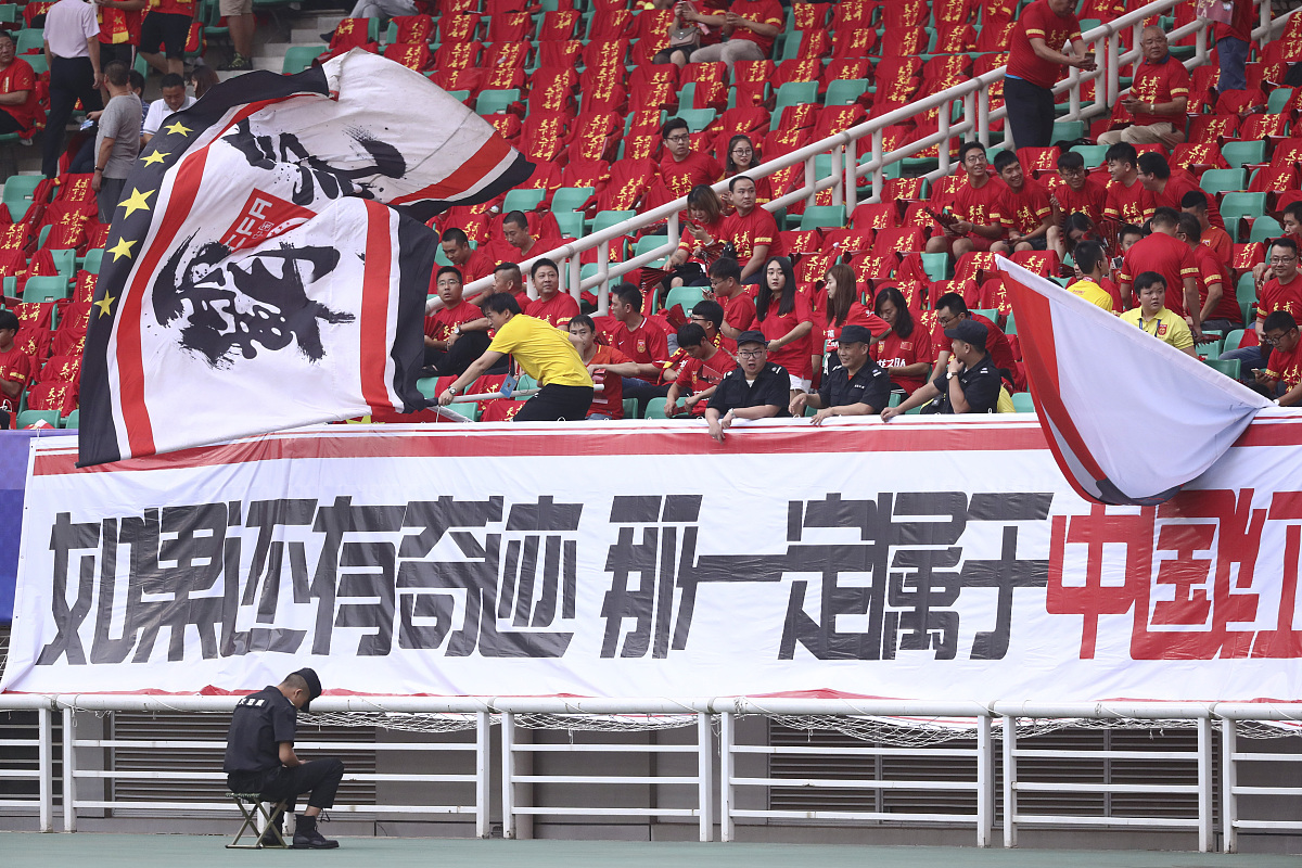 球队奋勇拼搏，收获胜利果实的简单介绍