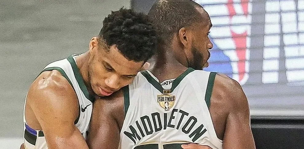 雄鹿后卫米德尔顿手感不振,球队惨遭惨败 雄鹿后卫米德尔顿手感不振,球队惨遭惨败