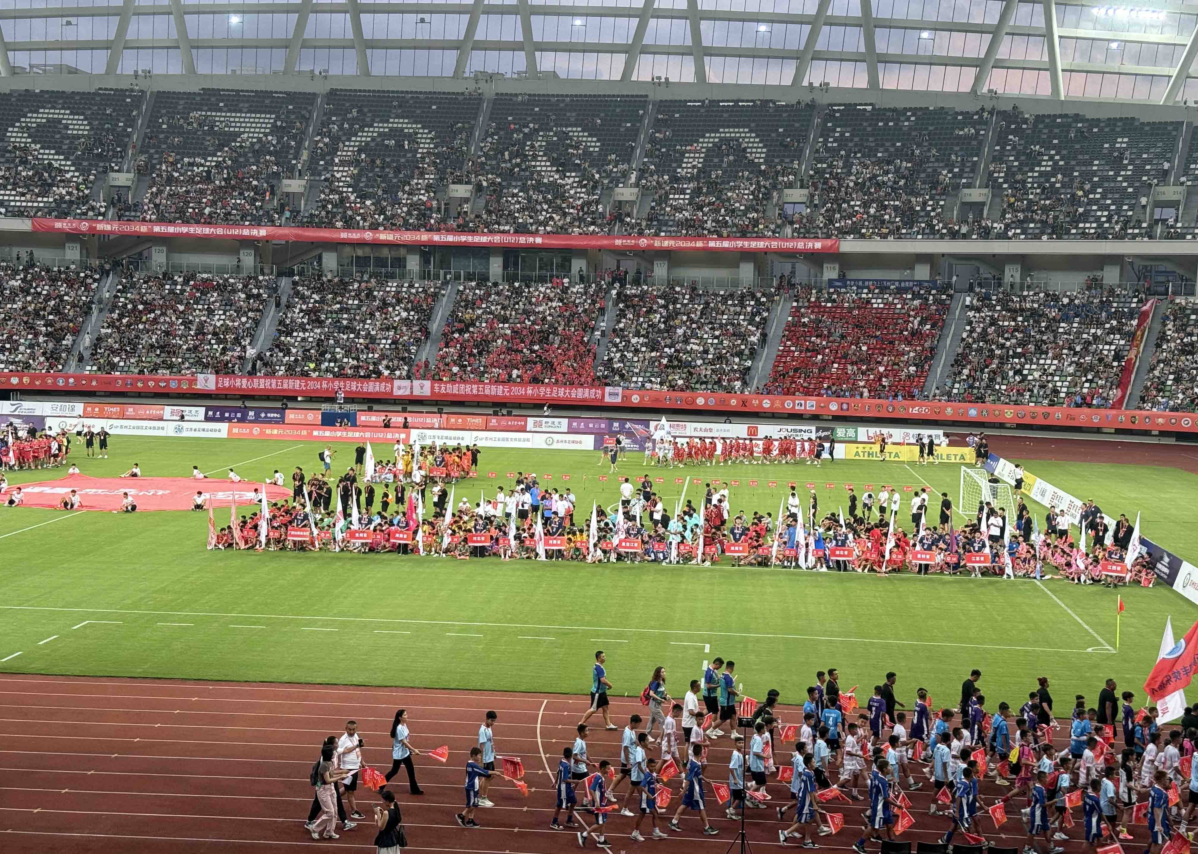 足球女队比拼实力赛场精彩纷呈 足球女队比拼实力赛场精彩纷呈