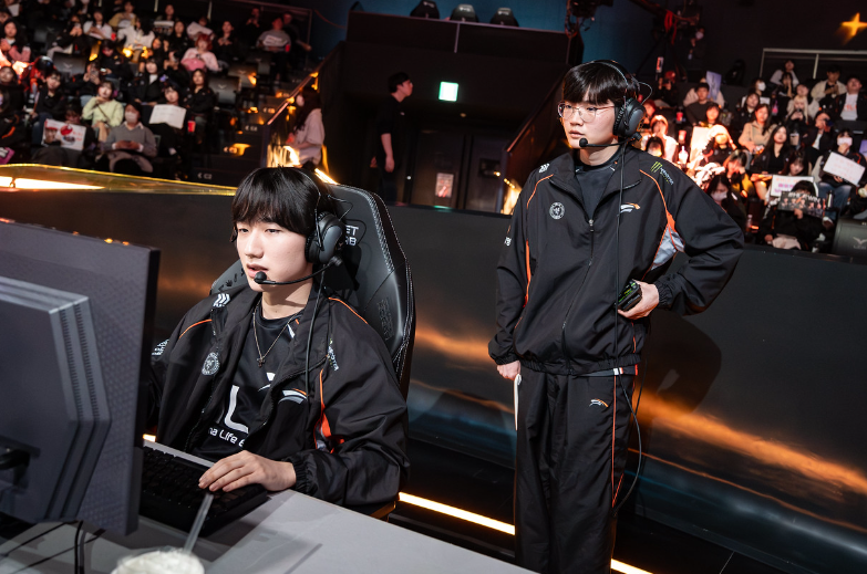 KT鏖战HLE,Peanut操刀奇招英雄翻盘焦点之战八强赛,锁定晋级资格 KT鏖战HLE,Peanut操刀奇招英雄翻盘焦点之战八强赛,锁定晋级资格