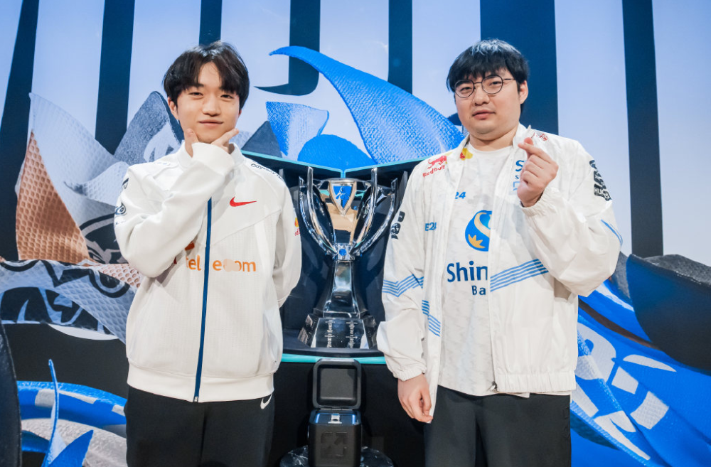 TSM险胜BLG,Deft极限生还后反打焦点之战全球总决赛,让粉丝疯狂欢呼 TSM险胜BLG,Deft极限生还后反打焦点之战全球总决赛,让粉丝疯狂欢呼