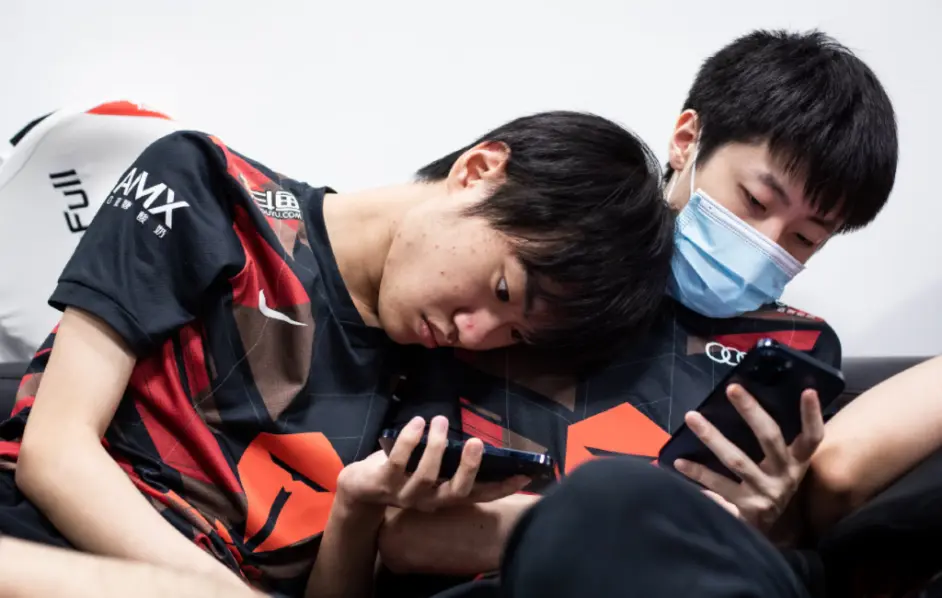 包含BRO碾压T1,Tarzan完成史诗逆转焦点之战八强赛,技惊四座的词条 包含BRO碾压T1,Tarzan完成史诗逆转焦点之战八强赛,技惊四座的词条