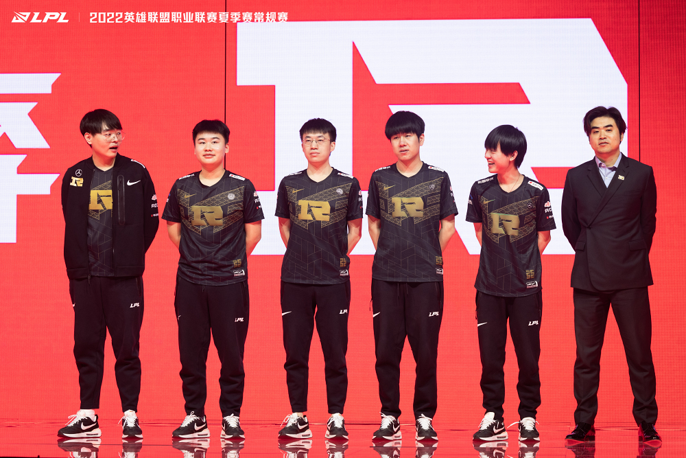 包含FPX险胜RNG,Knight线上压制力十足宿敌对决小组赛,强势挺进下一轮的词条 包含FPX险胜RNG,Knight线上压制力十足宿敌对决小组赛,强势挺进下一轮的词条