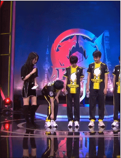 关于BRO险胜LGD,Hanssama极限生还后反打峡谷大战半决赛,强势挺进下一轮的信息 关于BRO险胜LGD,Hanssama极限生还后反打峡谷大战半决赛,强势挺进下一轮的信息