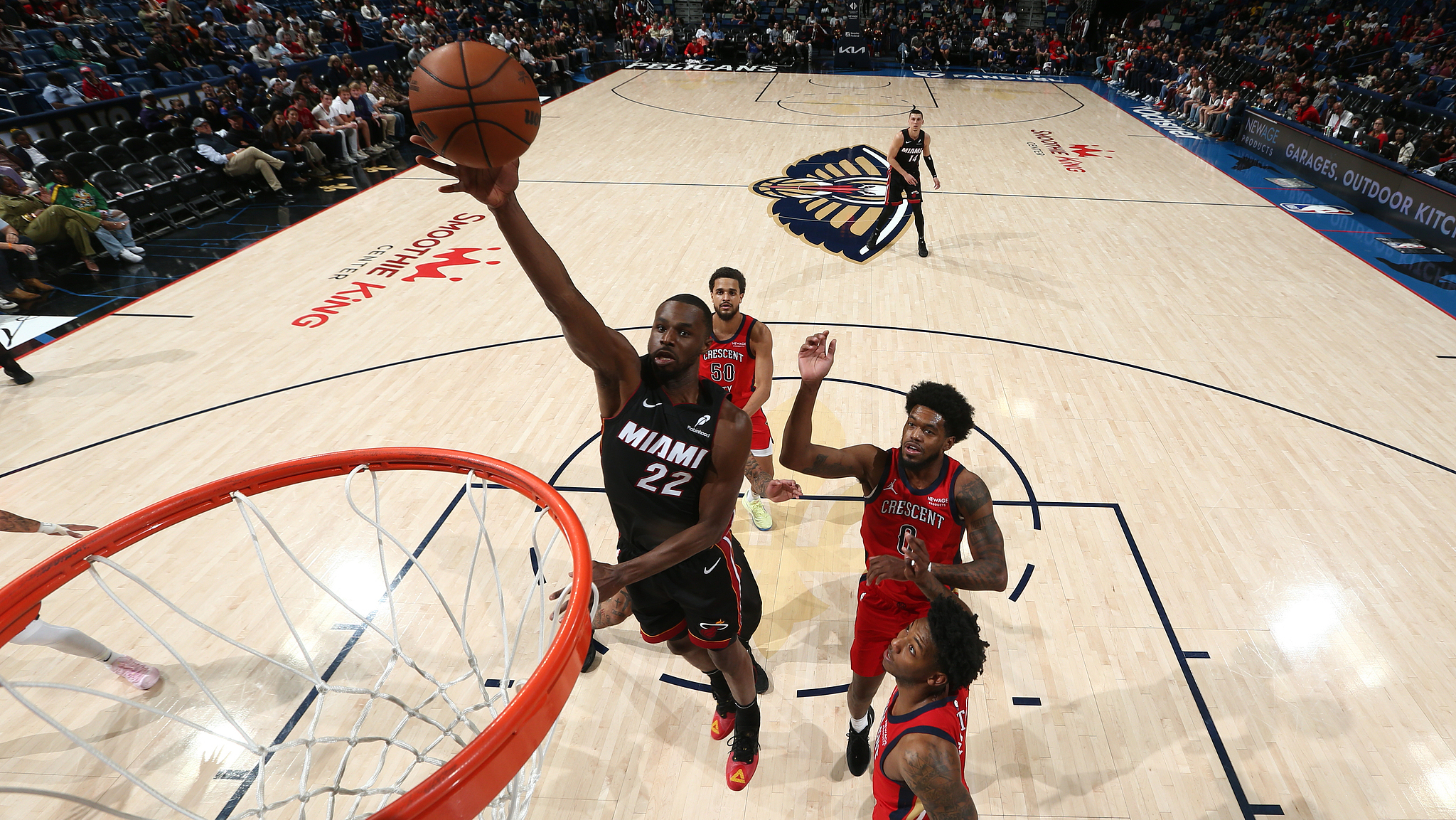 开云体育中国-热火队险胜反超，球员表现出色