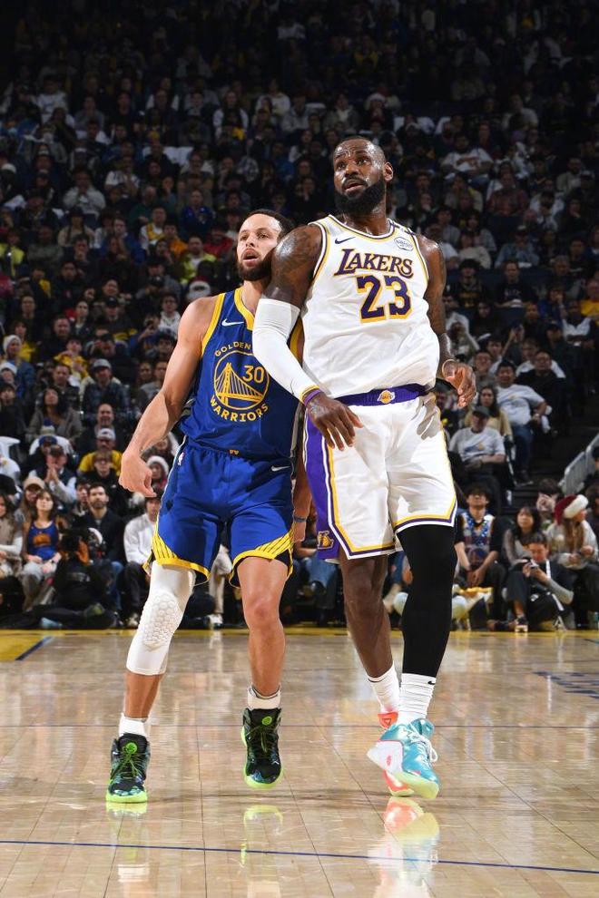 NBA新赛季揭幕战火热进行,湖人战胜勇士的简单介绍 NBA新赛季揭幕战火热进行,湖人战胜勇士的简单介绍