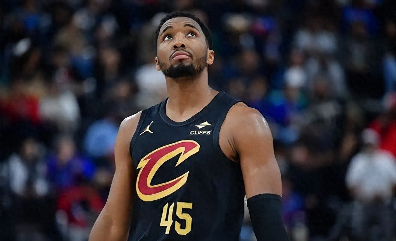 米切尔挺身而出,爵士逆袭击败快船 米切尔挺身而出,爵士逆袭击败快船