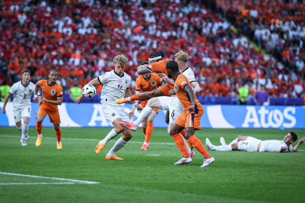 欧洲杯预选赛充满激烈对抗,胜负难分 欧洲杯预选赛充满激烈对抗,胜负难分