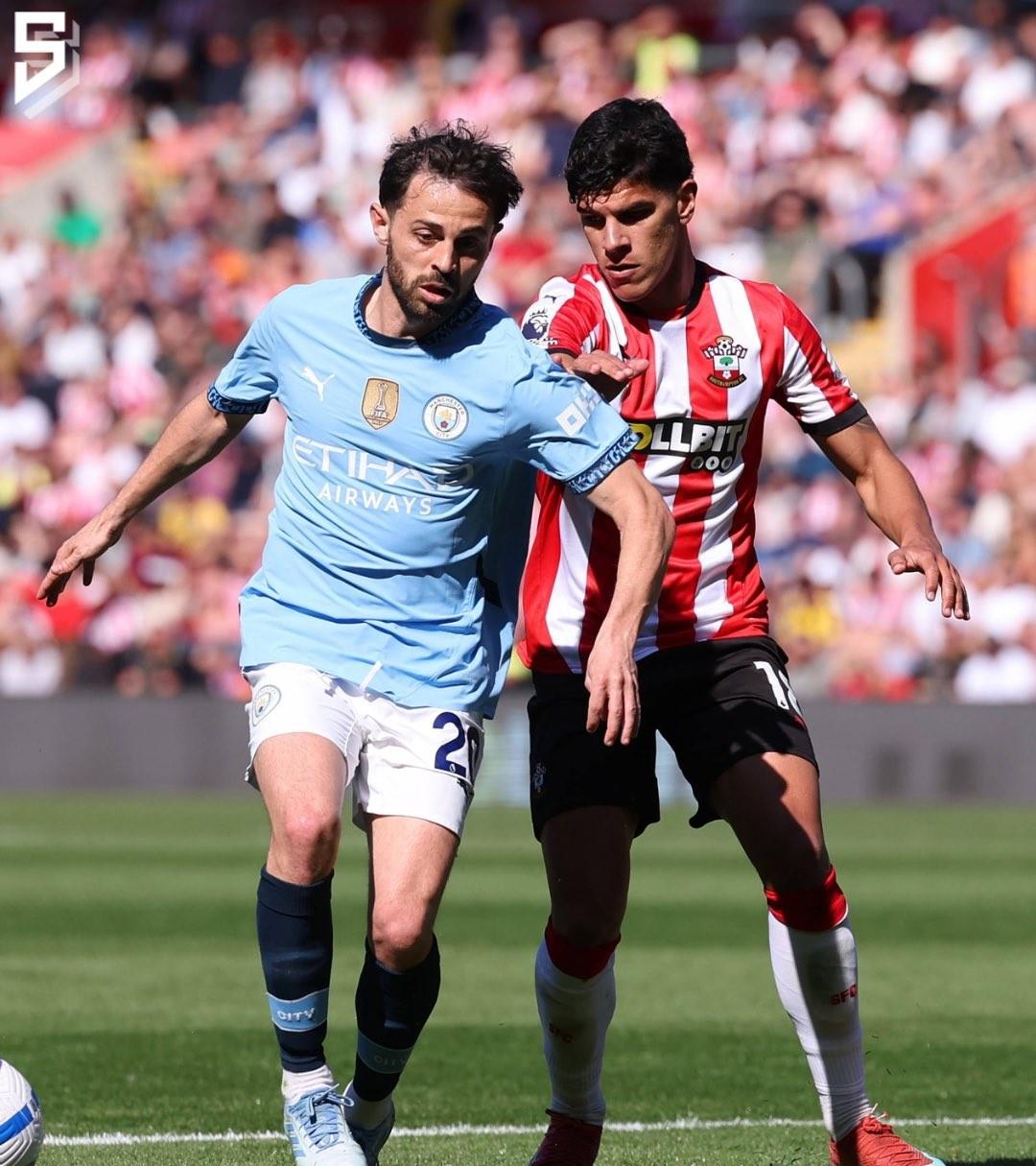 曼联大胜南安普顿,重回争冠行列 曼联大胜南安普顿,重回争冠行列