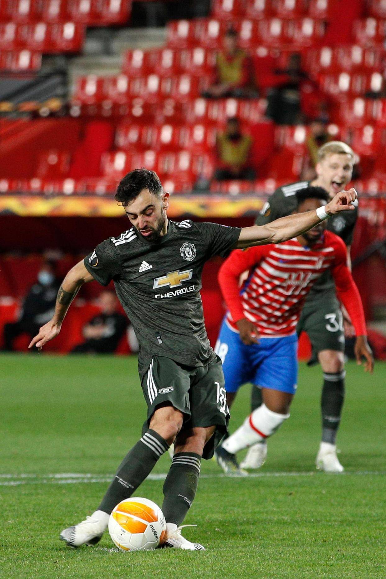 格拉纳达客场告负，遭遇劲敌反击