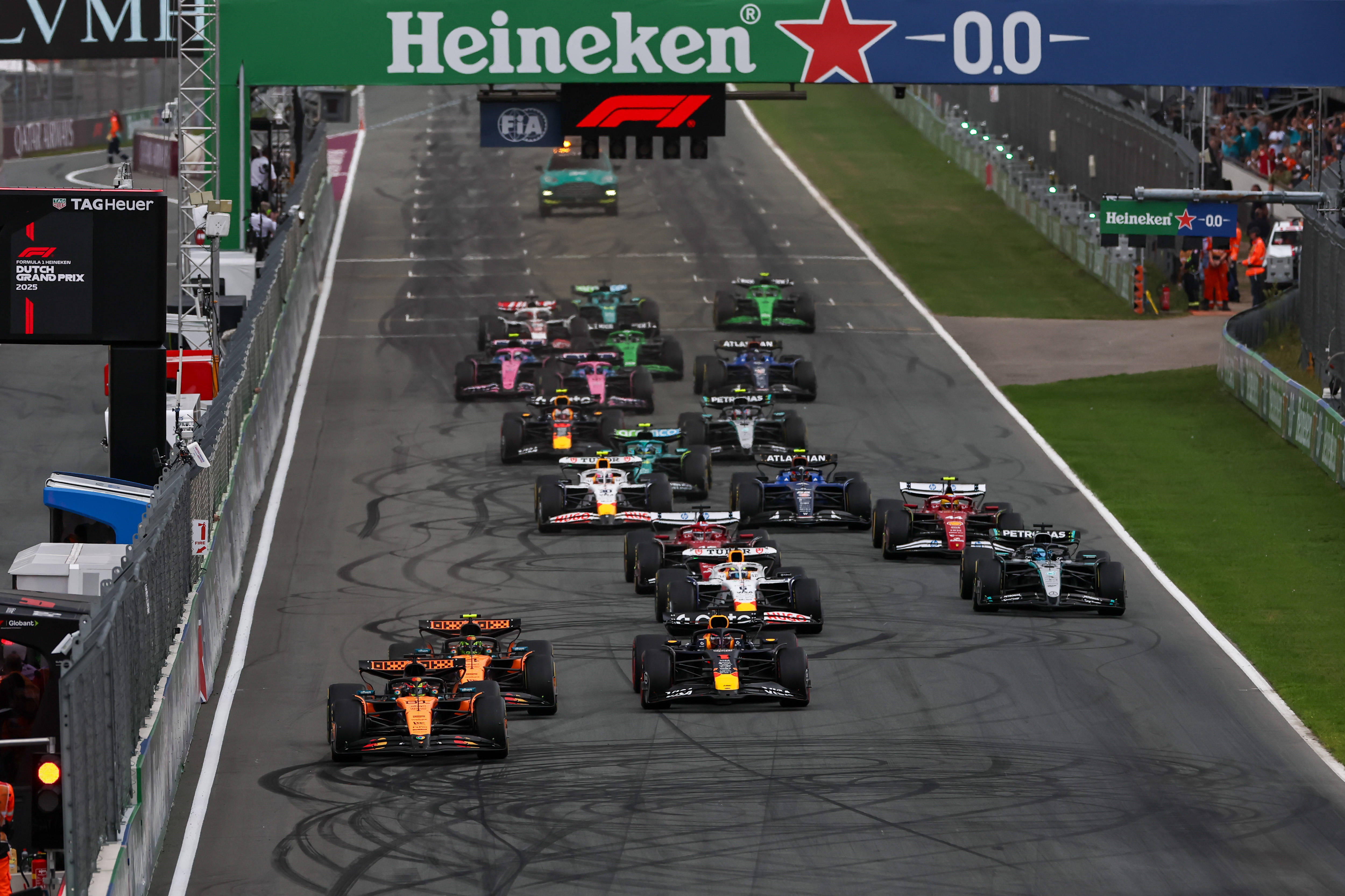 红牛车队险胜红牛二队,阿隆索惊艳四座的简单介绍 红牛车队险胜红牛二队,阿隆索惊艳四座的简单介绍