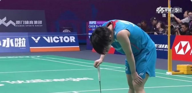 中国队逆转日本队，陈雨菲点燃赛场