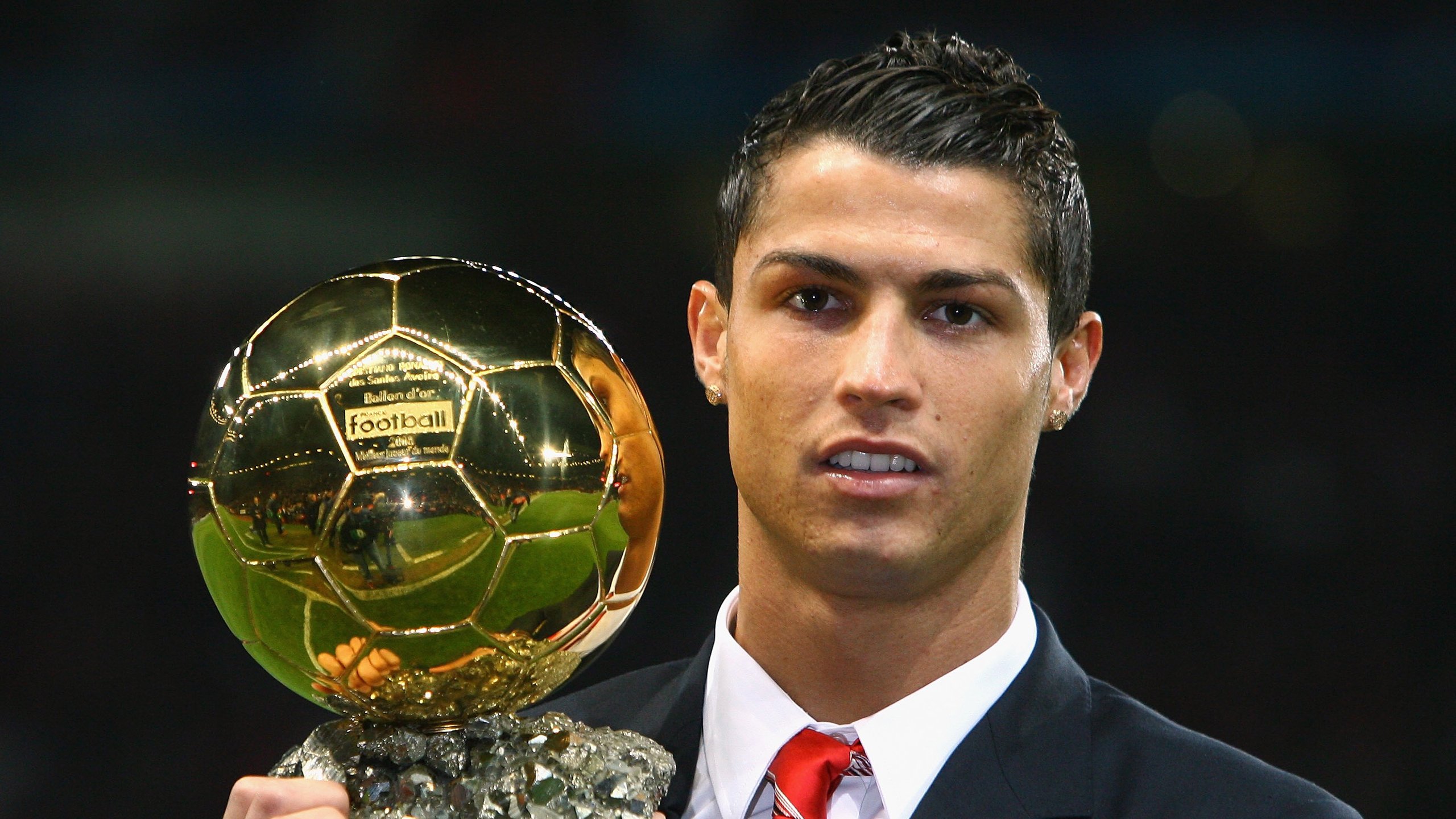 绝杀中的永恒，纪录后的独一，足球之夜的双重唯一性